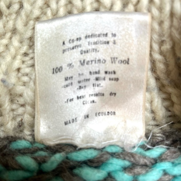 Vintage Chunky Wool Sweater 90s Made in Ecuador Wood Buttons Large - Picture 7 of 7